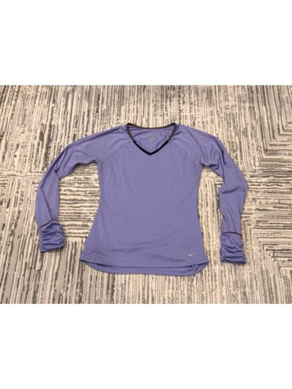 NEW Nike women's small purple Dri-fit w/thumb slots & hand cover MSRP $69.99